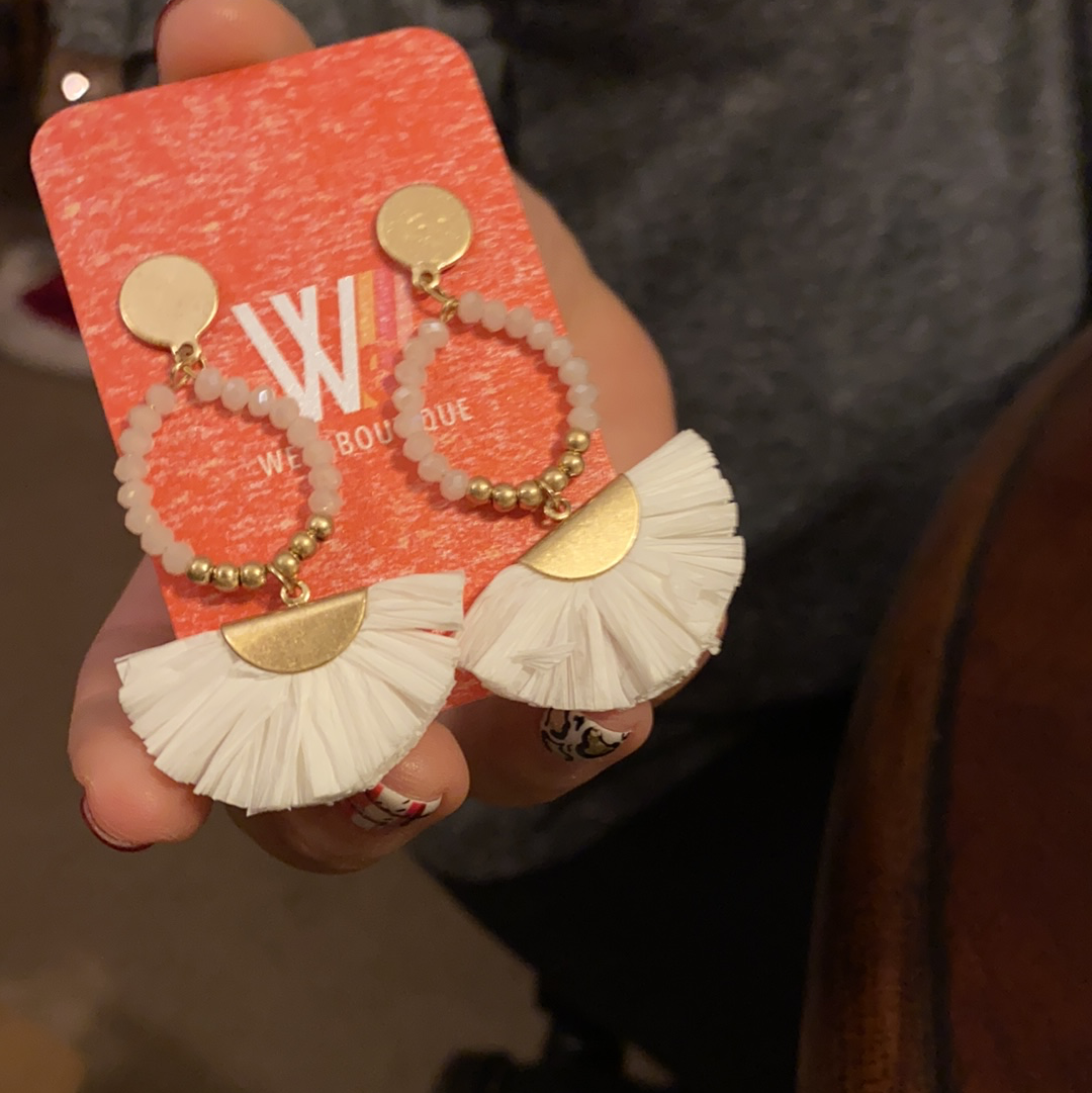 White dangle raffia Earring